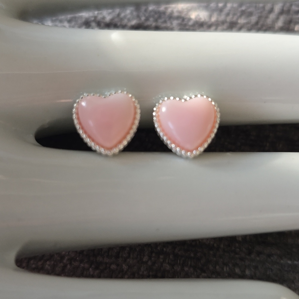 925 Sterling Silver Pink Conch Heart Stud Earrings